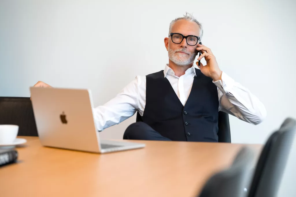 Björn Johannsmeier on the Phone & Laptop